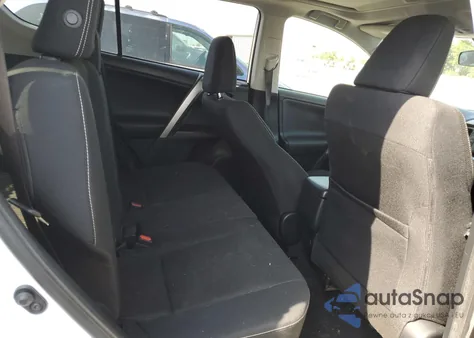 2016 Toyota Rav4 Xle z USA, uszkodzony, nr VIN JTMRFREV2GD185590